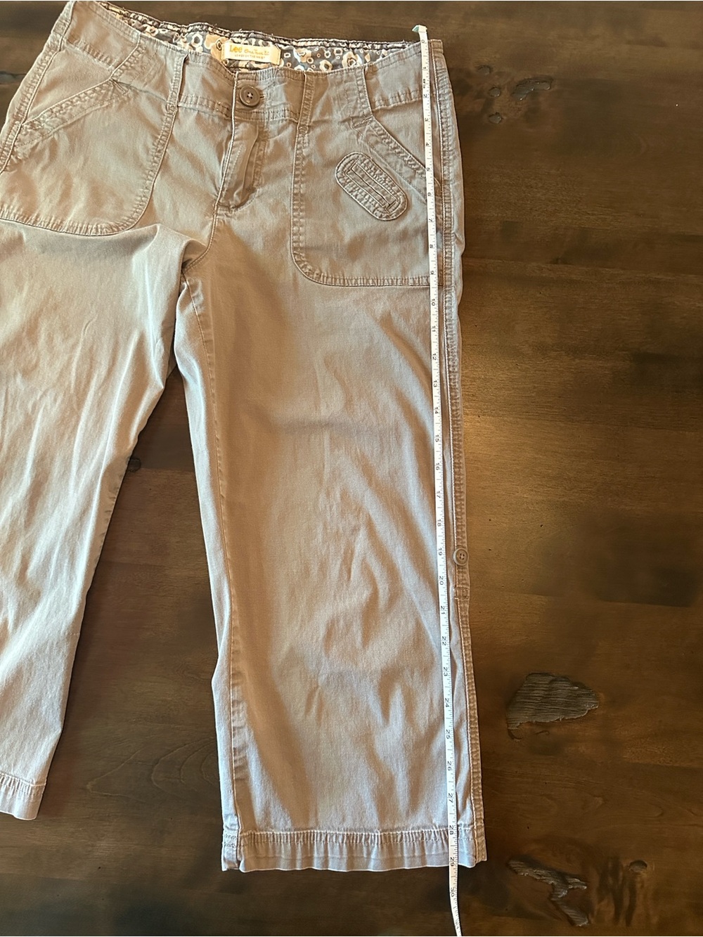 Lee Women's Capris in Light Taupe Size 6 - Picture 10 of 13